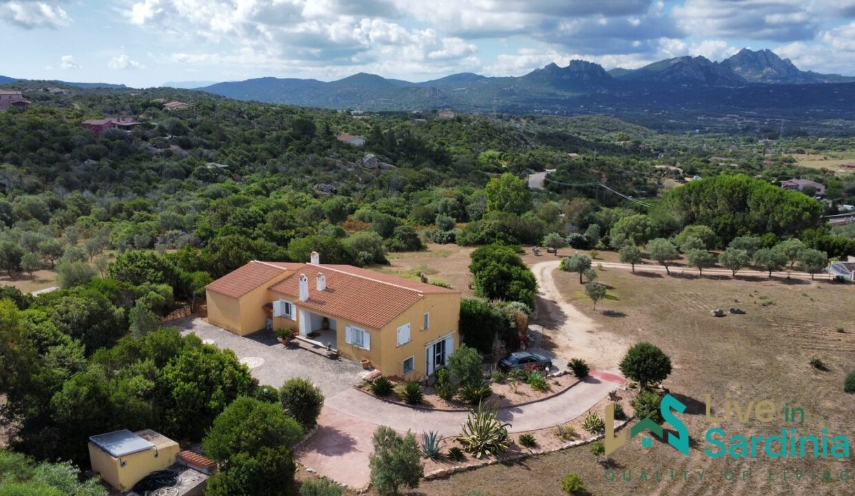 Country-House-For-Sale-Sale-San-Pantaleo-Sardinia