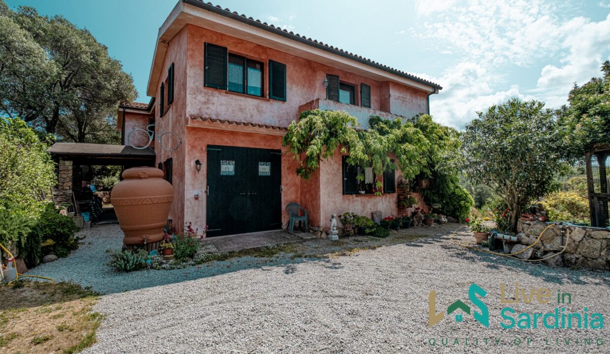 Farmhouse-For-Sale-Luogosanto