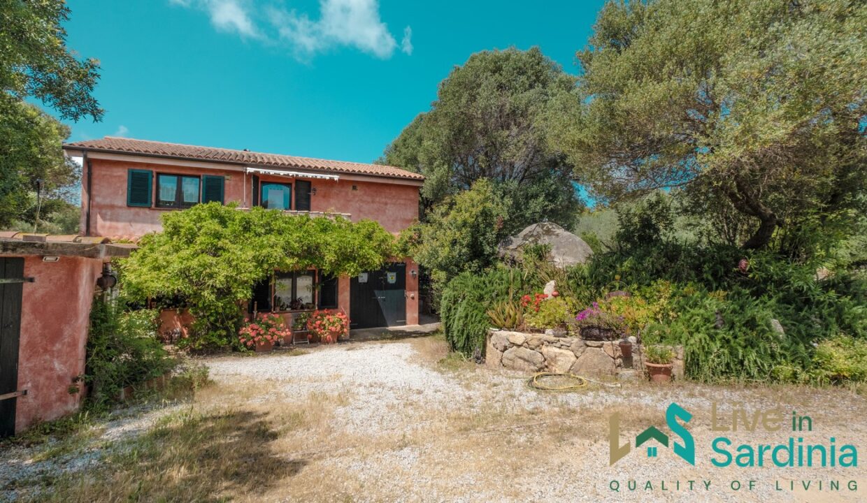 Farmhouse-For-Sale-Luogosanto