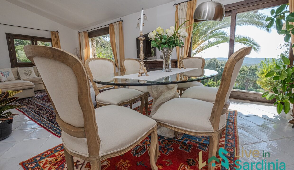 Villa-For-Sale-In-San-Pantaleo-Costa-Smeralda