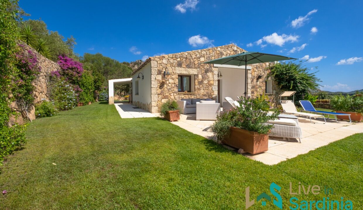 Villa-For-Sale-In-San-Pantaleo-Costa-Smeralda