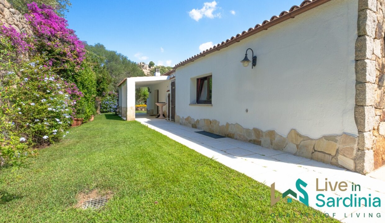 Villa-For-Sale-In-San-Pantaleo-Costa-Smeralda