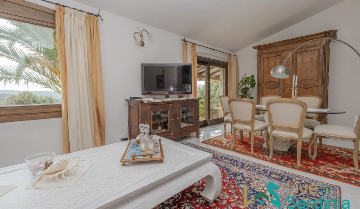 Villa-For-Sale-In-San-Pantaleo-Costa-Smeralda