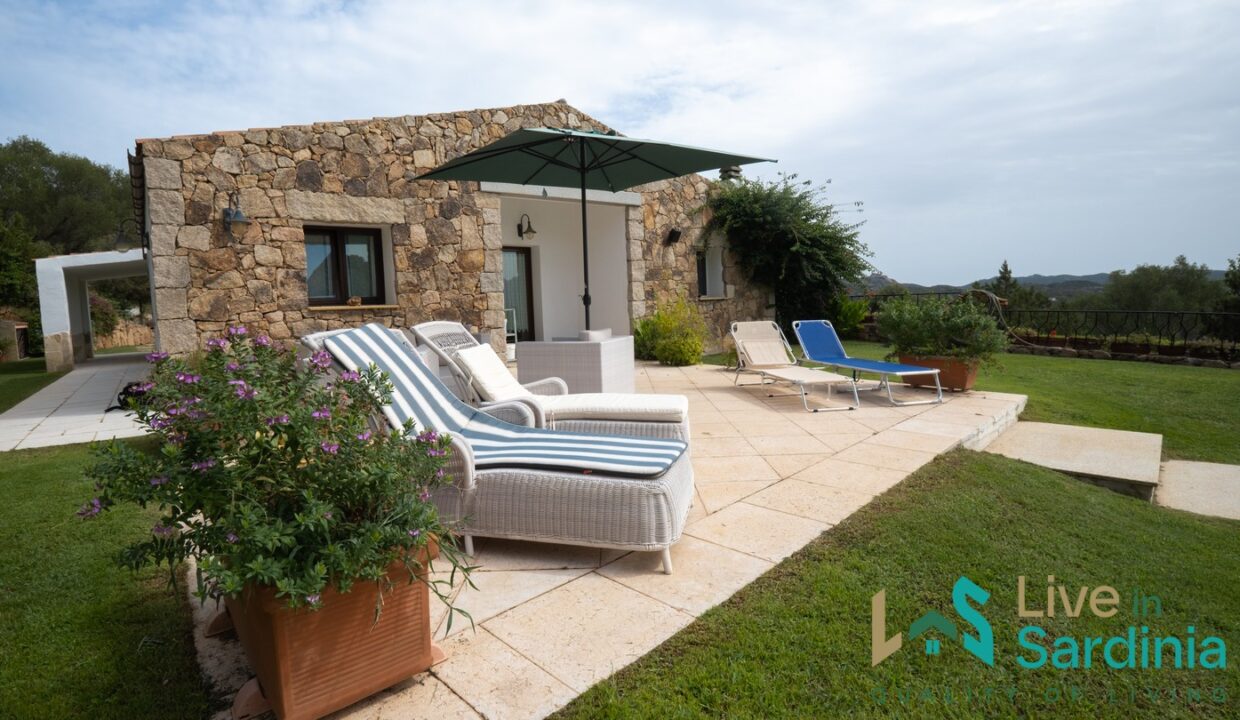 Villa-For-Sale-In-San-Pantaleo-Costa-Smeralda