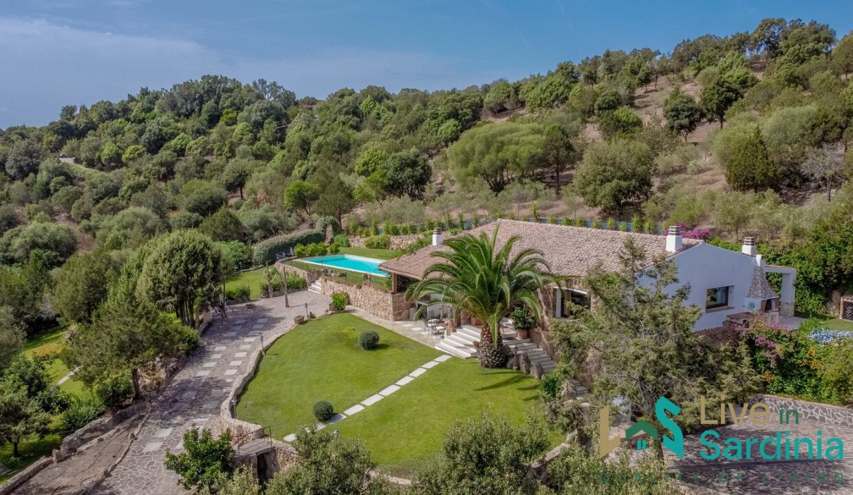 Villa-For-Sale-With-Pool-Sardinia
