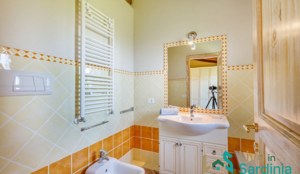 Attractive-Villa-for-Sale-in-Santa-Teresina-near-San-Pantaleo