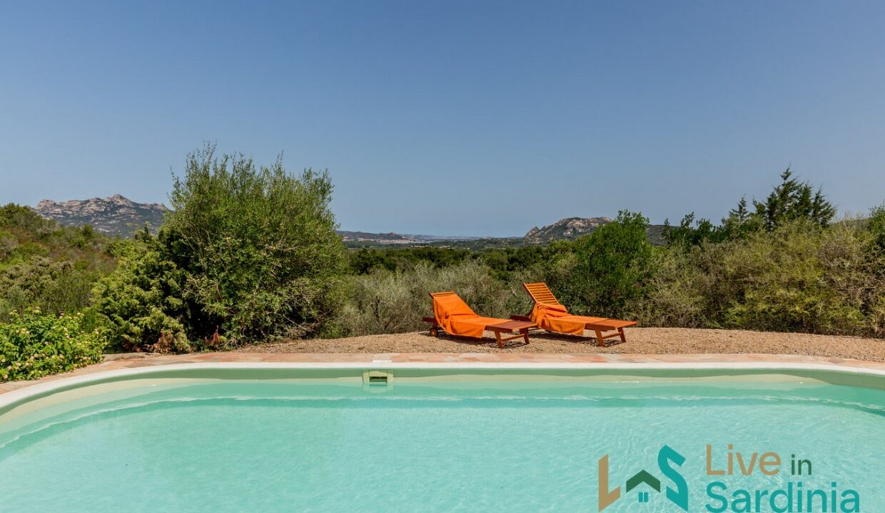 Attractive-Villa-for-Sale-in-Santa-Teresina-near-San-Pantaleo