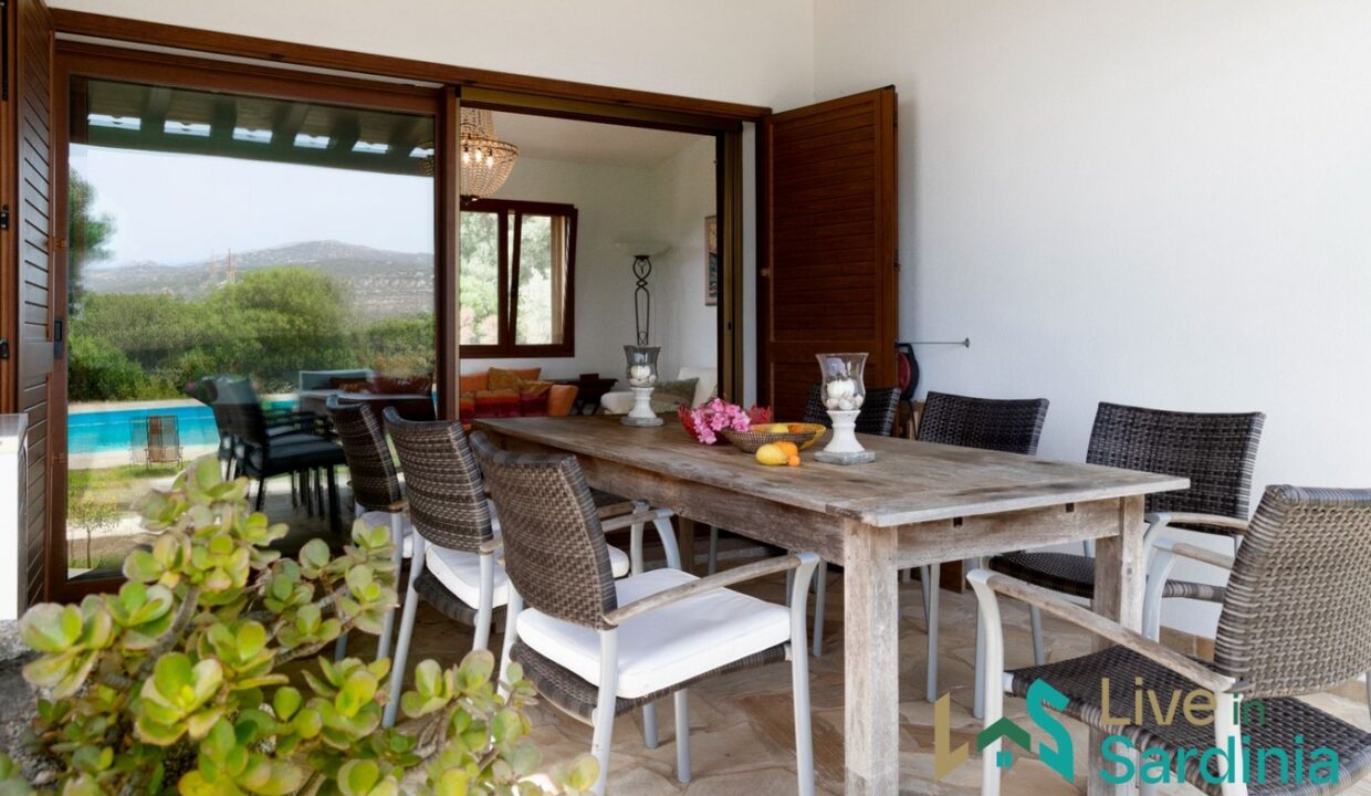 Stunning-Country-Home-For-Sale-San-Pantaleo-With-pool (14)