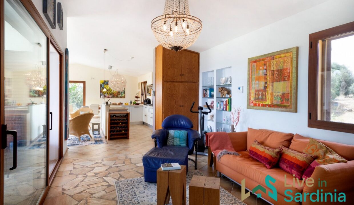 Stunning-Country-Home-For-Sale-San-Pantaleo-With-pool (24)