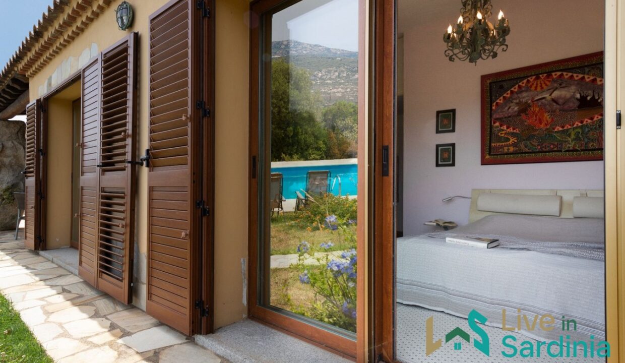 Stunning-Country-Home-For-Sale-San-Pantaleo-With-pool (25)