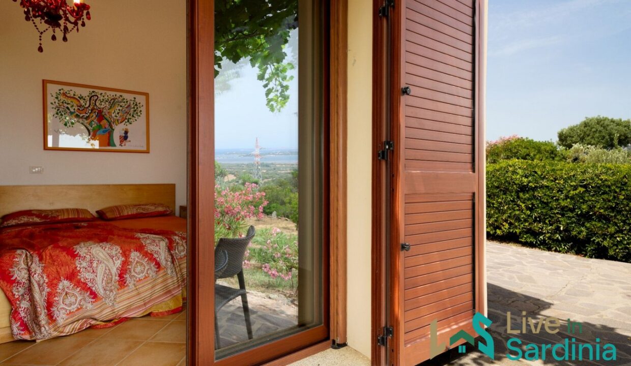 Stunning-Country-Home-For-Sale-San-Pantaleo-With-pool (40)