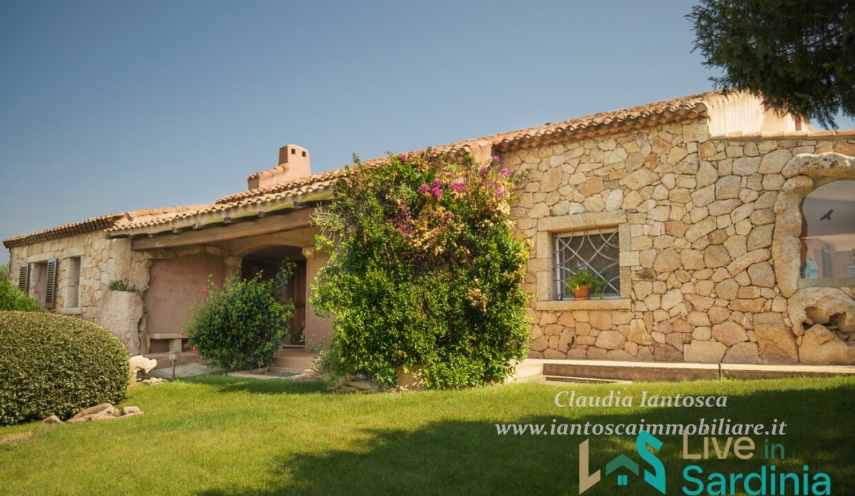 Villa-for-Sale-San-Pantaleo-Sardinia