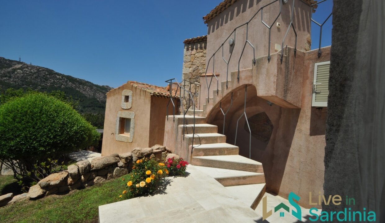 Villa-For-Sale-In-Pantogia-Porto-Cervo-North-Sardinia
