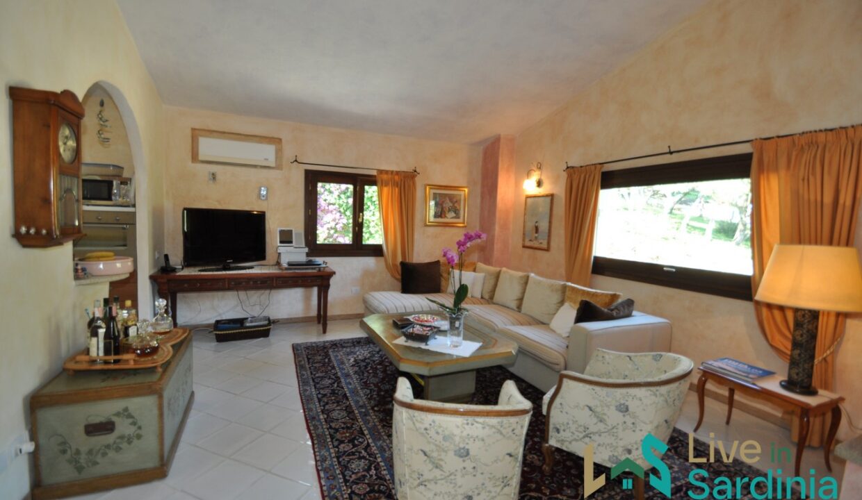 Villa-For-Sale-In-San-Pantaleo-Costa-Smeralda