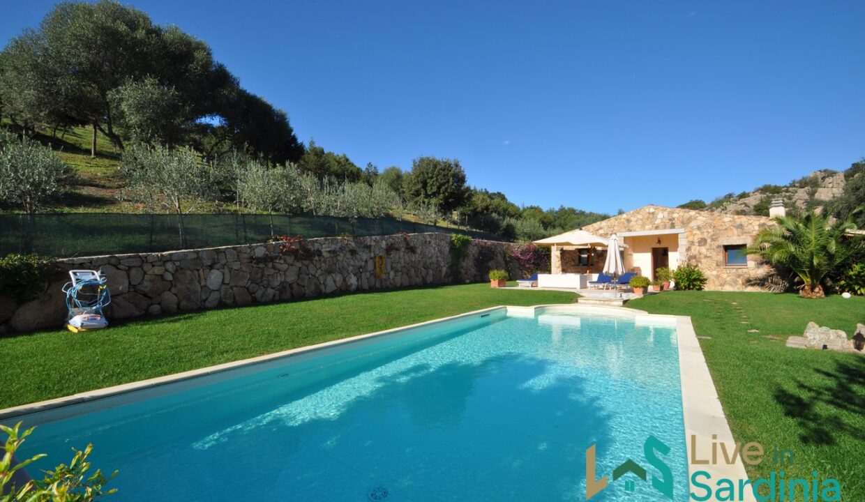Villa-For-Sale-In-San-Pantaleo-Costa-Smeralda