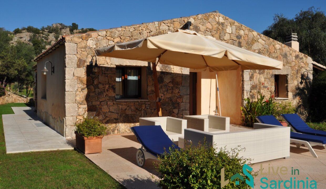 Villa-For-Sale-In-San-Pantaleo-Costa-Smeralda