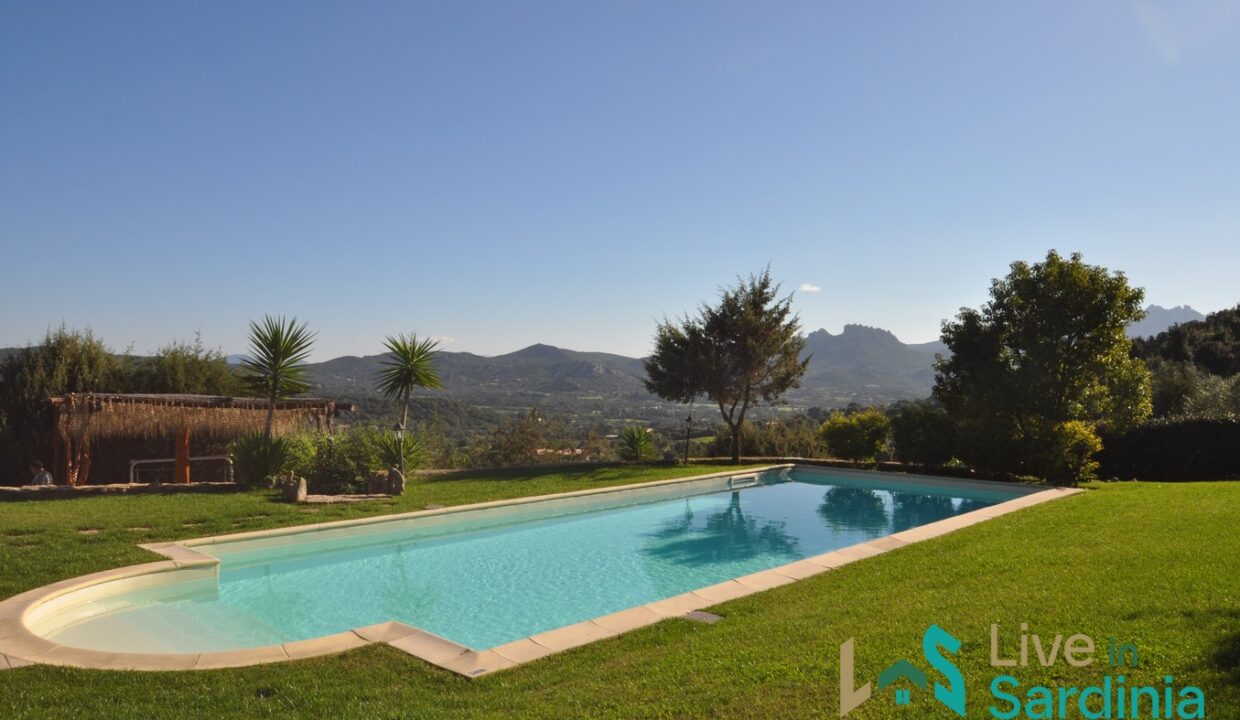 Villa-For-Sale-In-San-Pantaleo-Costa-Smeralda