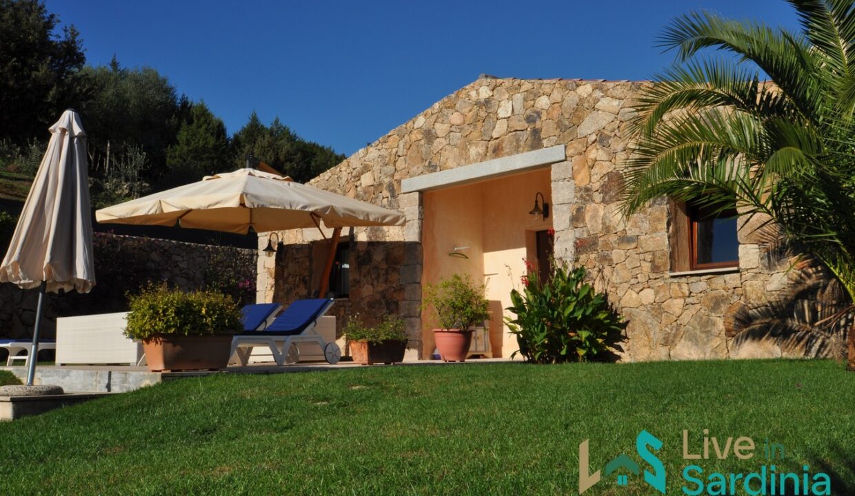 Villa-For-Sale-In-San-Pantaleo-Costa-Smeralda