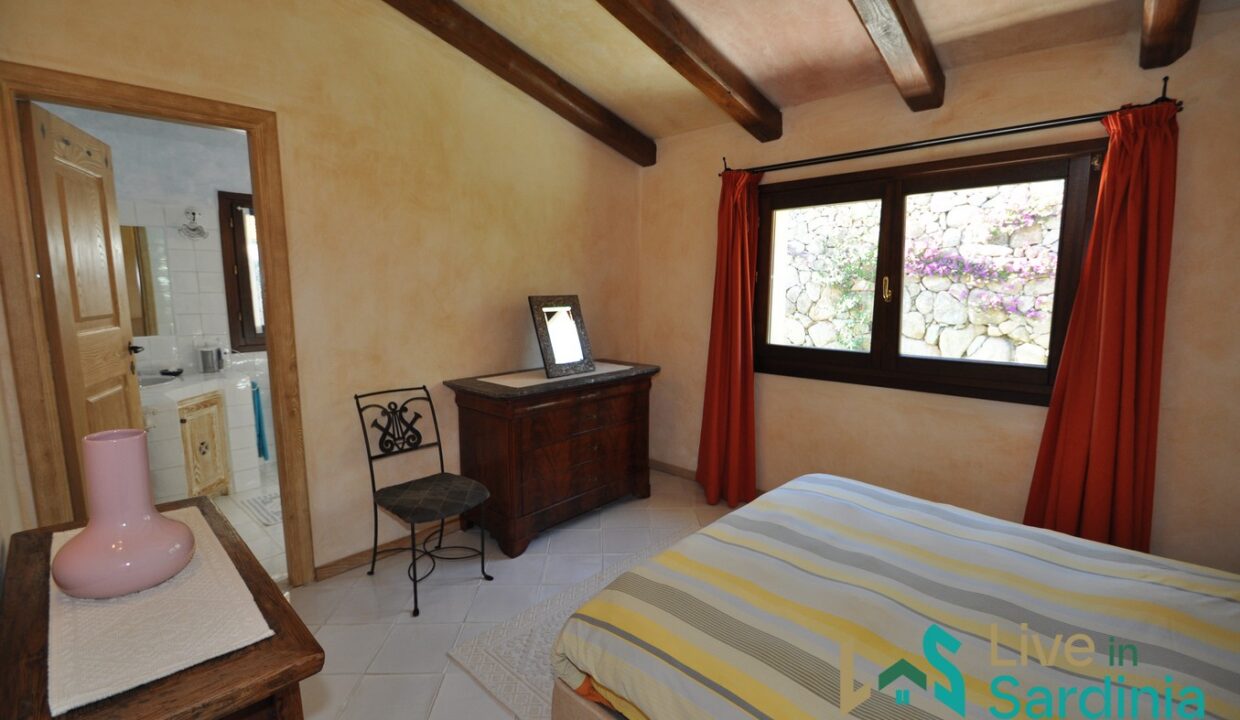 Villa-For-Sale-In-San-Pantaleo-Costa-Smeralda