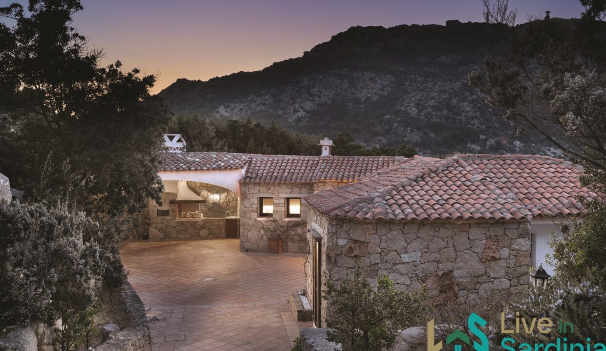 Villa-For-Sale-Porto-Cervo-Sardinia (38)