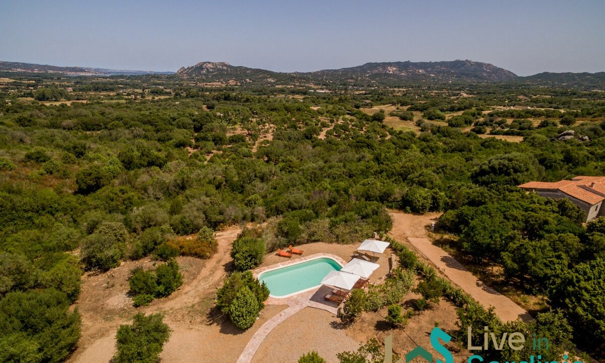 Villa-For-Sale-San-Pantaleo-Sardinia (3)