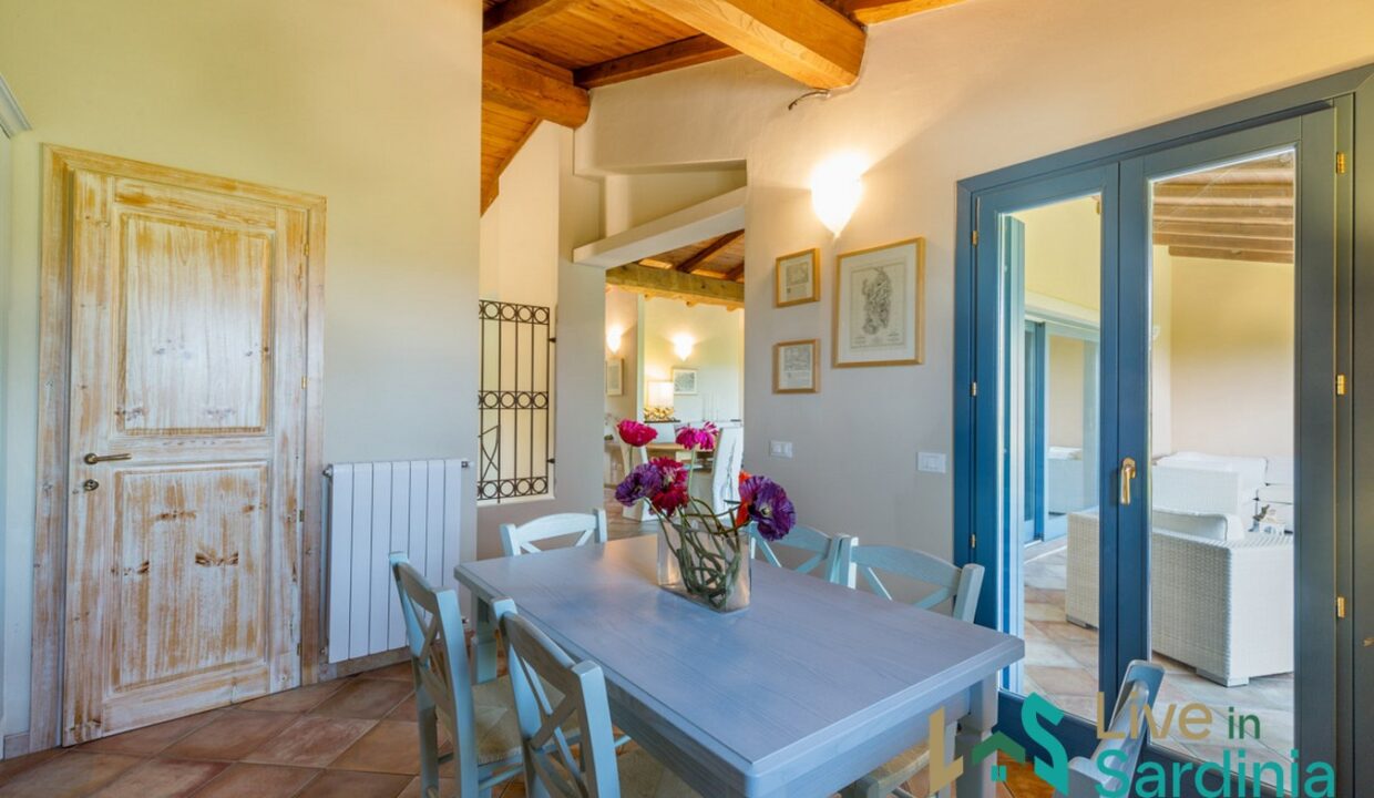 Villa-For-Sale-San-Pantaleo-Sardinia (32)
