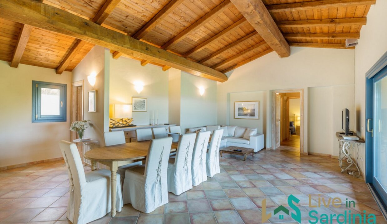 Villa-For-Sale-San-Pantaleo-Sardinia (33)