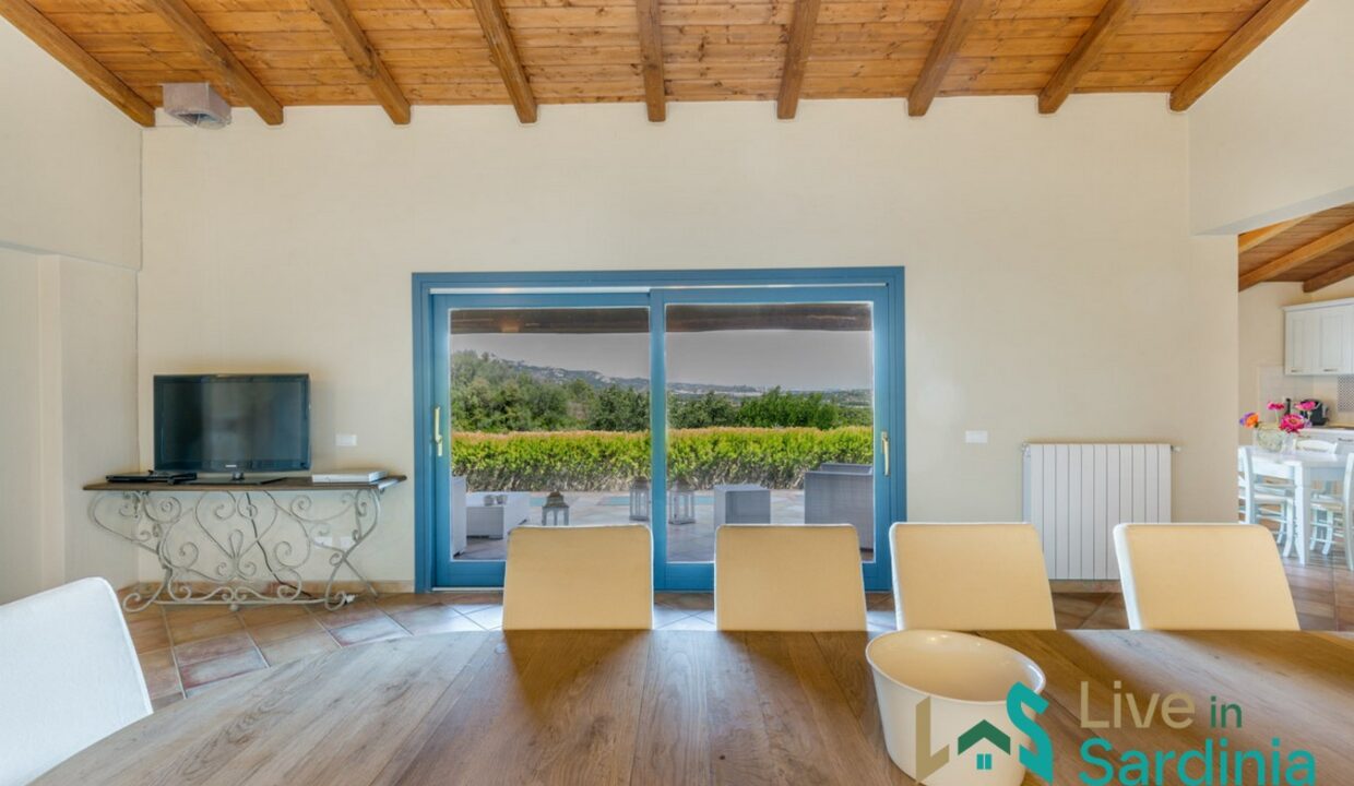 Villa-For-Sale-San-Pantaleo-Sardinia (35)