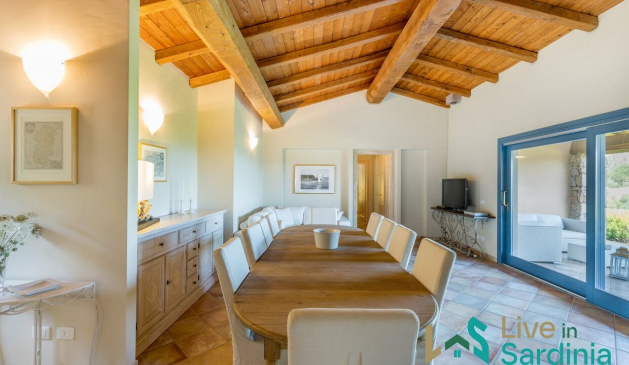 Villa-For-Sale-San-Pantaleo-Sardinia (36)
