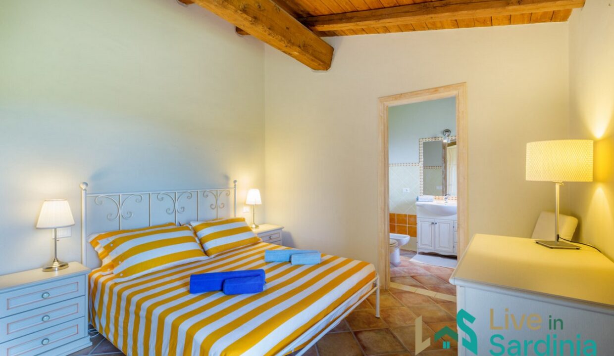 Villa-For-Sale-San-Pantaleo-Sardinia (37)