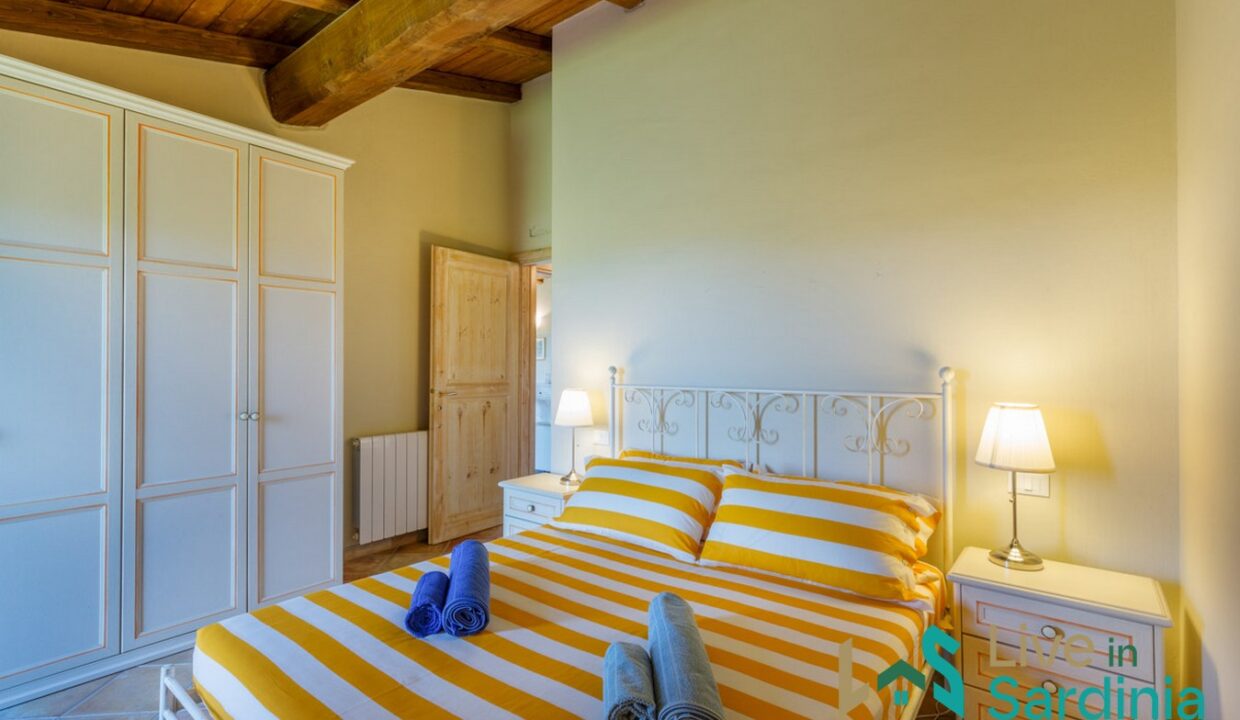 Villa-For-Sale-San-Pantaleo-Sardinia (38)