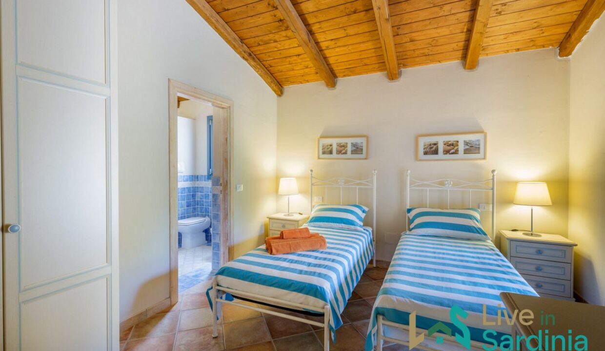 Villa-For-Sale-San-Pantaleo-Sardinia (40)