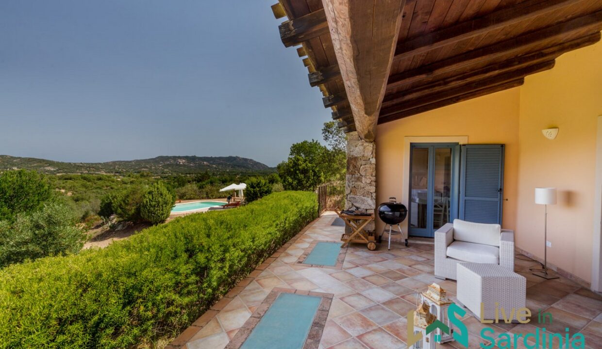 Villa-For-Sale-San-Pantaleo-Sardinia (50)