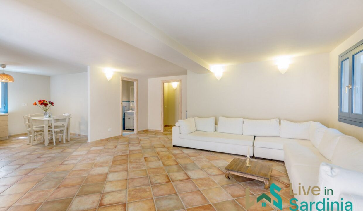 Villa-For-Sale-San-Pantaleo-Sardinia (55)
