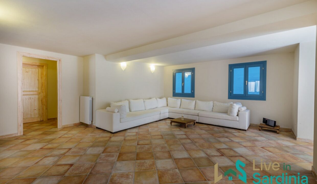 Villa-For-Sale-San-Pantaleo-Sardinia (56)