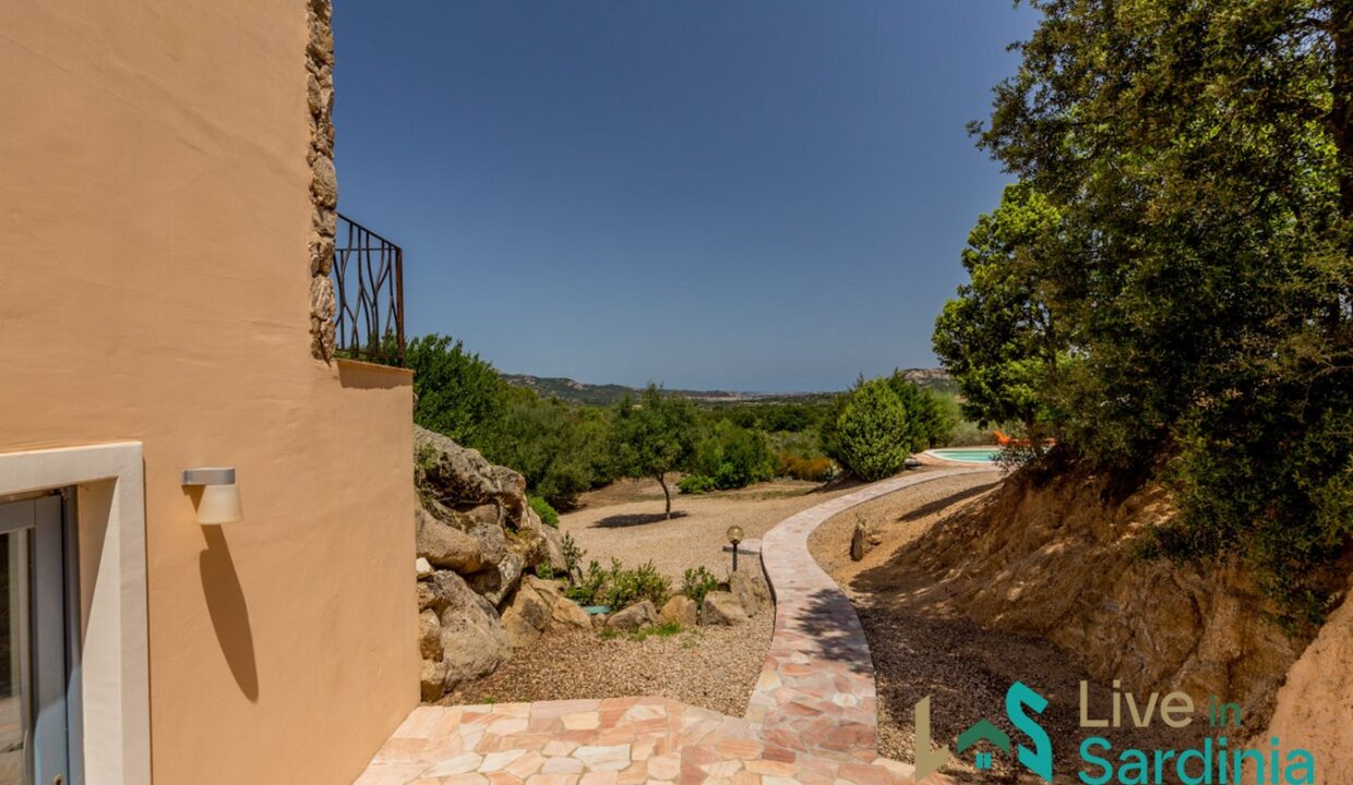 Villa-For-Sale-San-Pantaleo-Sardinia (72)