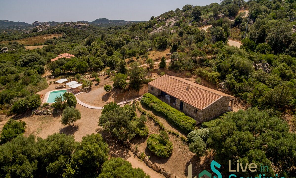 Villa-for-Sale-San-Pantaleo-Sardinia (6)