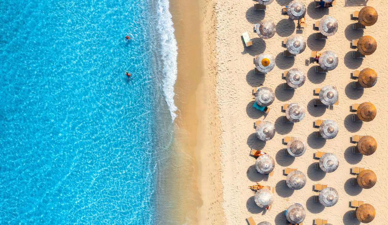 beach--umbrella-_2303982661