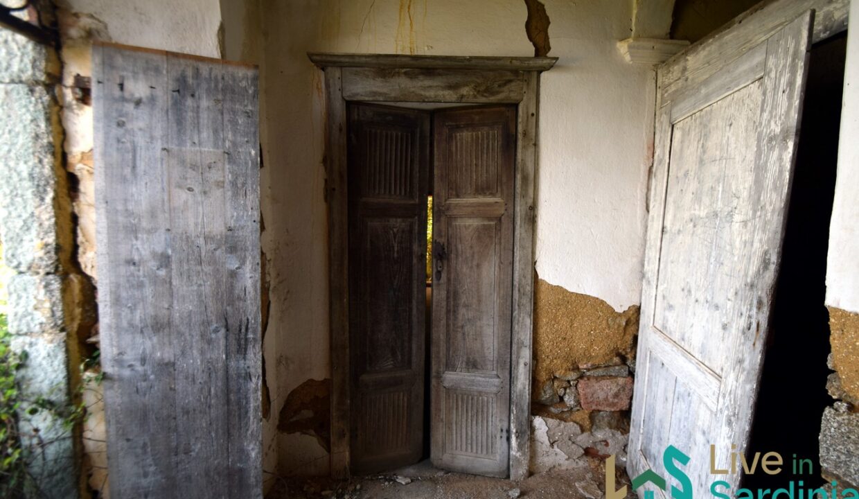 farmhouse-for-sale-luogosanto (8)