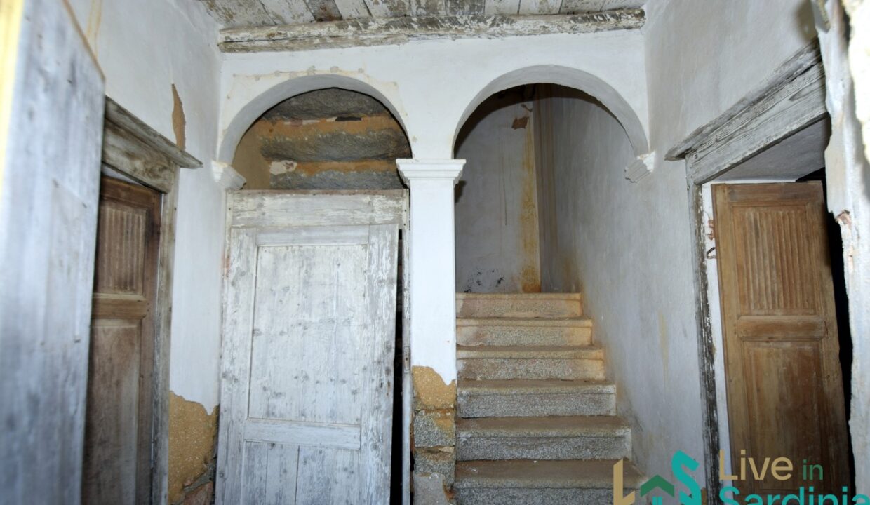 farmhouse-for-sale-luogosanto (9)