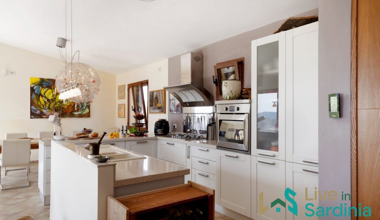 Villa-For-Sale-In-San-Pantaleo-Sardinia- (13)