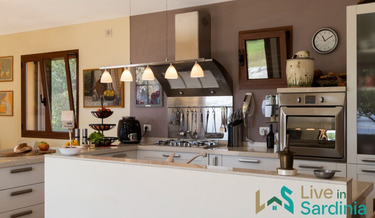 Villa-For-Sale-In-San-Pantaleo-Sardinia- (14)