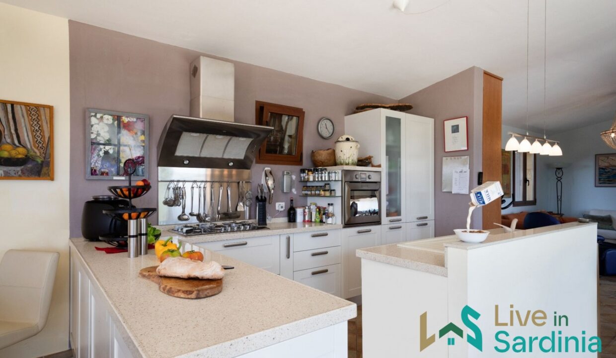 Villa-For-Sale-In-San-Pantaleo-Sardinia- (15)