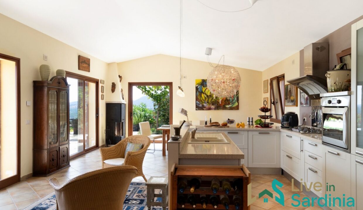 Villa-For-Sale-In-San-Pantaleo-Sardinia- (16)