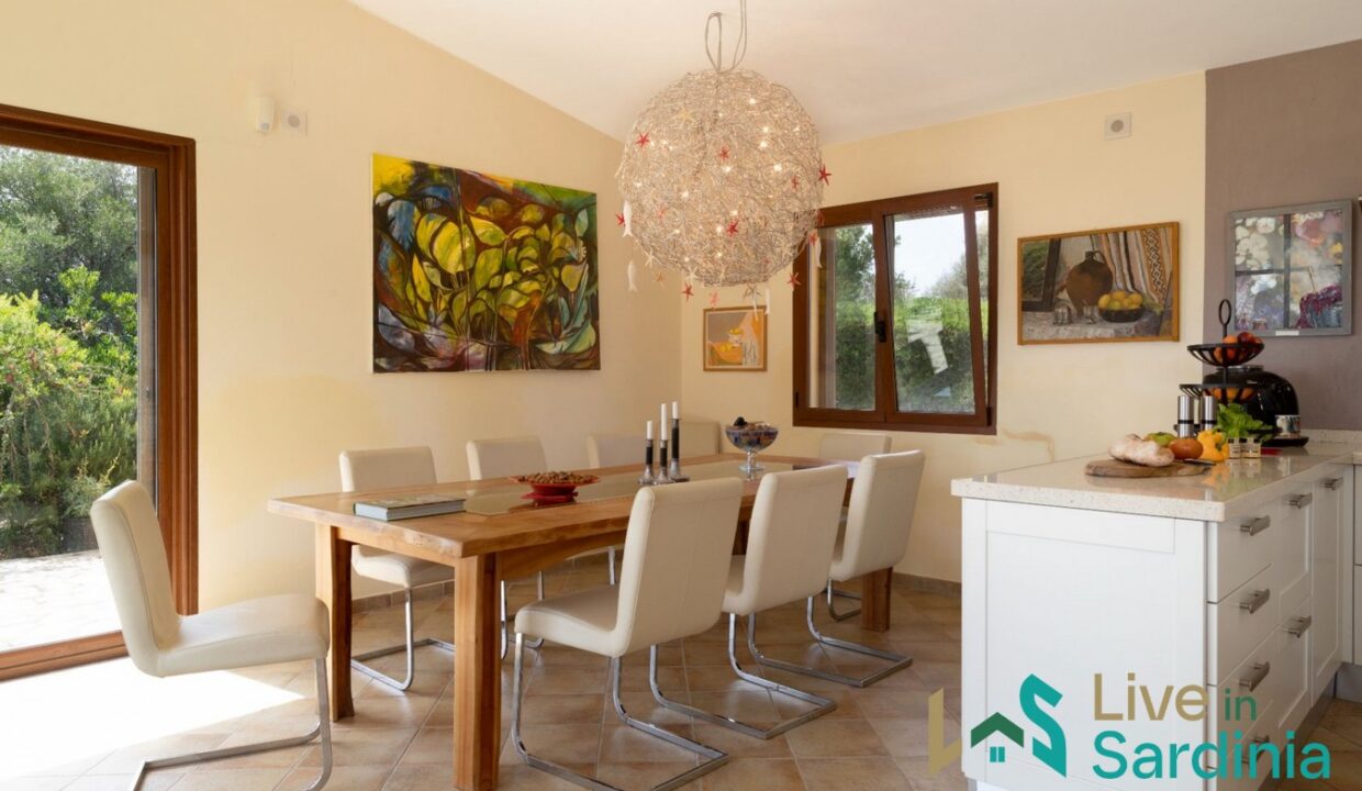 Villa-For-Sale-In-San-Pantaleo-Sardinia- (17)