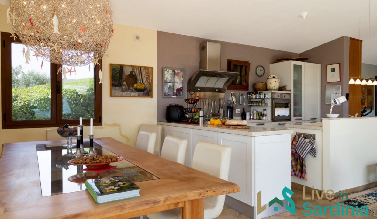 Villa-For-Sale-In-San-Pantaleo-Sardinia- (18)