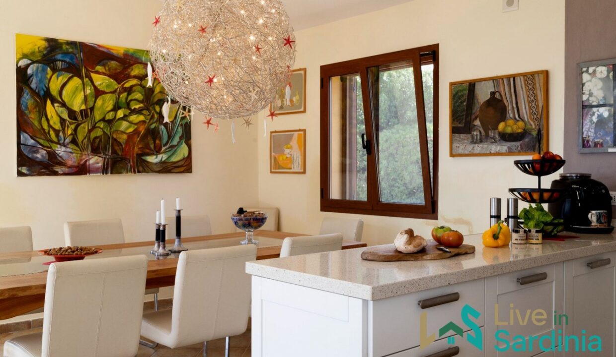Villa-For-Sale-In-San-Pantaleo-Sardinia- (19)