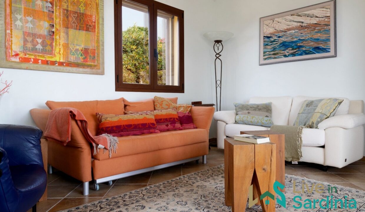 Villa-For-Sale-In-San-Pantaleo-Sardinia- (21)