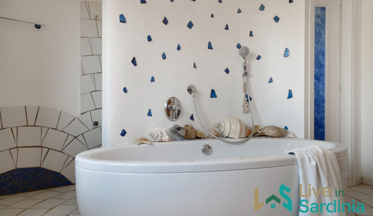 Villa-For-Sale-In-San-Pantaleo-Sardinia- (26)