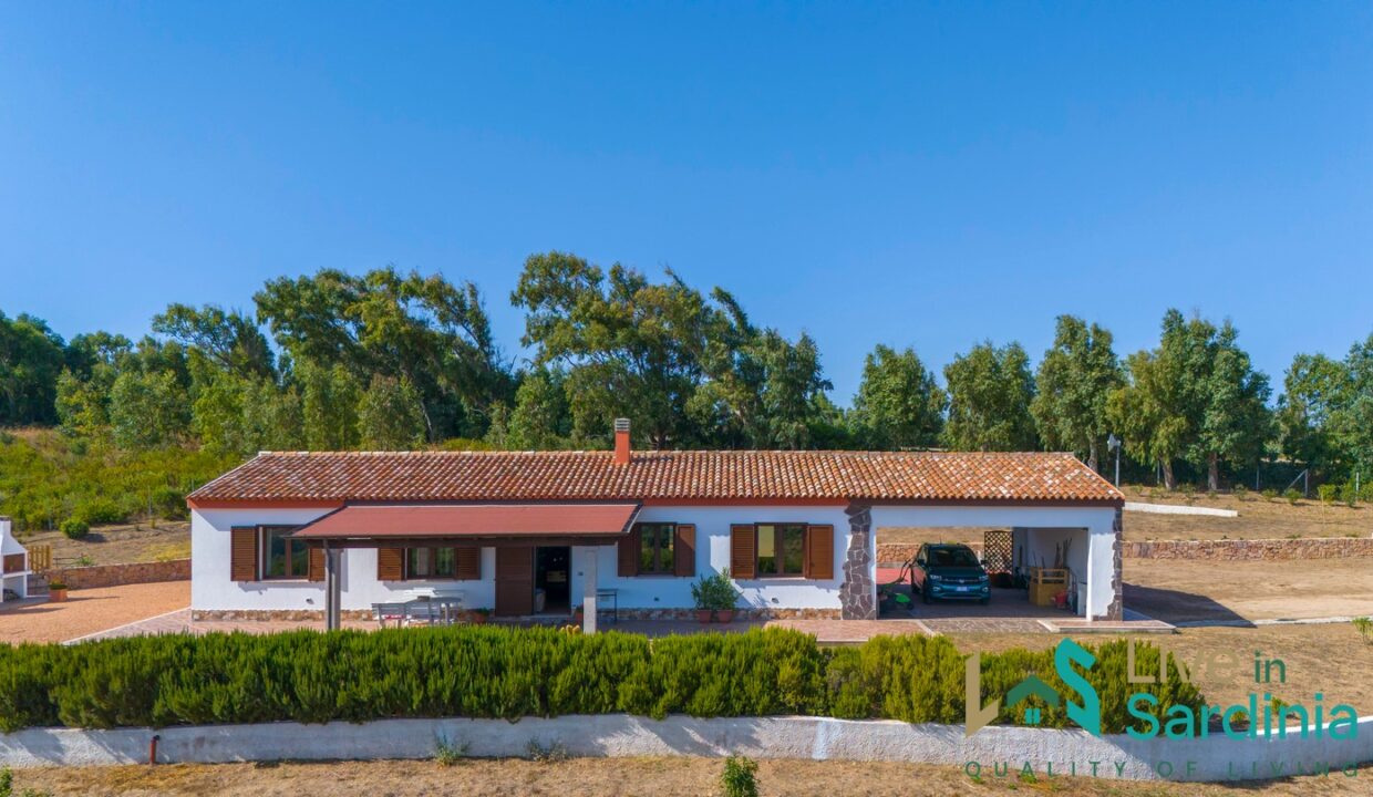 Farmhouse-for-sale-in-Aglientu